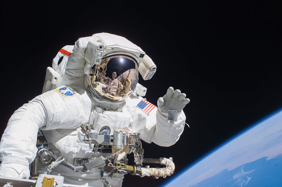 Tanner performs first EVA during STS-115 / Expedition 13 joint operations